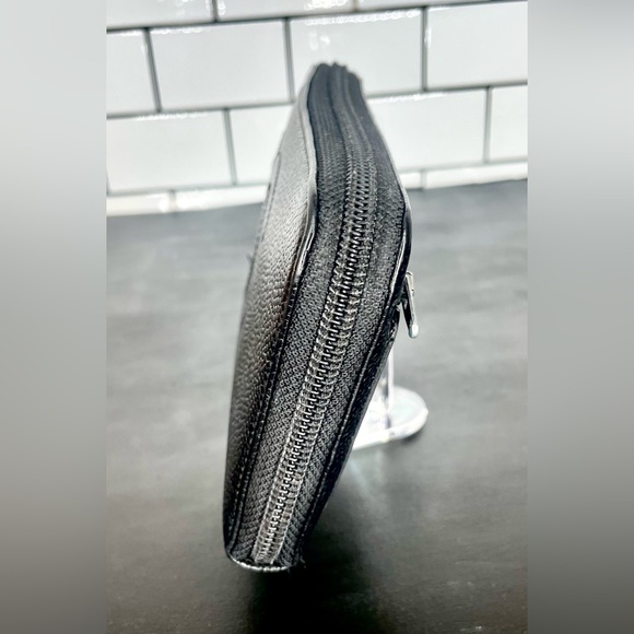 Authentic Vintage Chanel Caviar Leather Big CC Zip Monogram Wallet - Picture 4 of 8